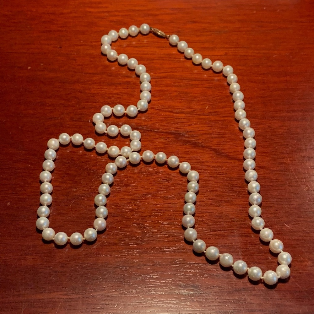 Vintage Ladies pearl necklace